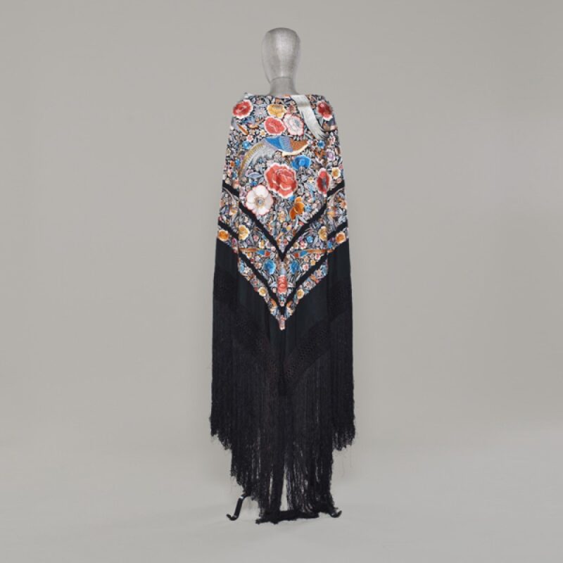 Black Spanish piano Shawl - Image 3