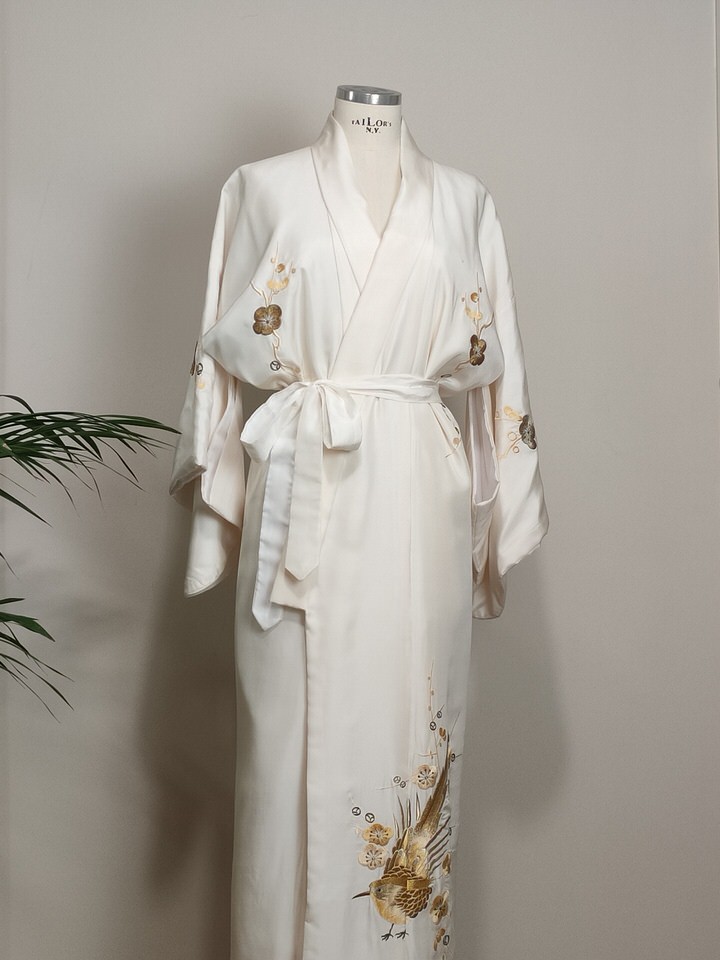 kimono-blanco-bordado.jpg