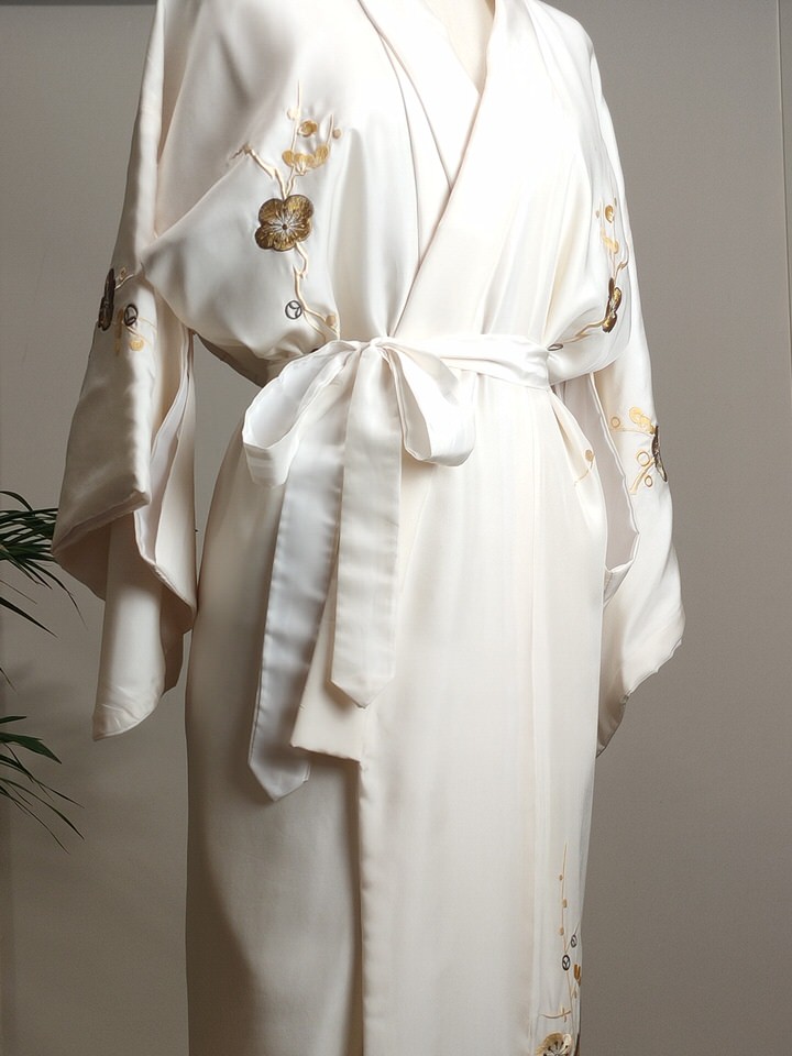kimono-blanco-oro.jpg