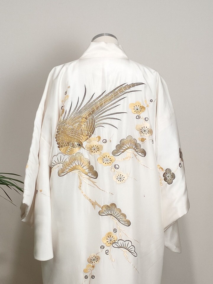 kimono-bordado-oriental.jpg