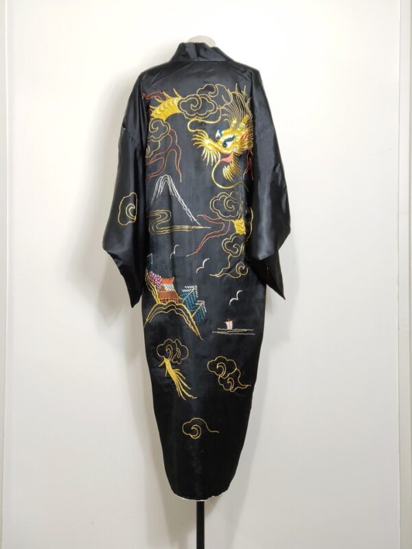 kimono-negro-bordado-oro