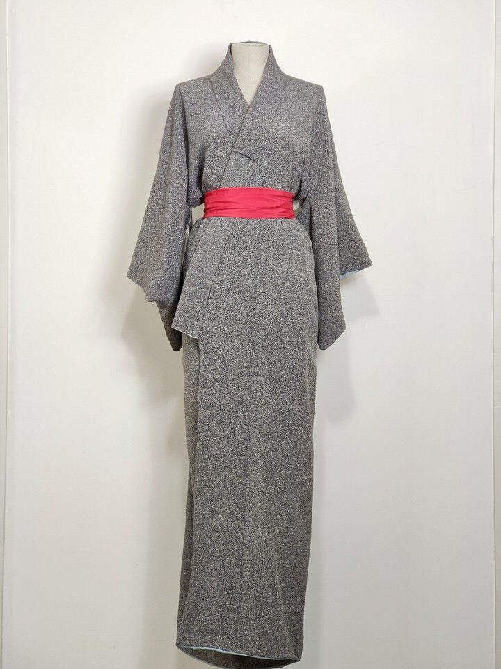 silk-woman-kimono