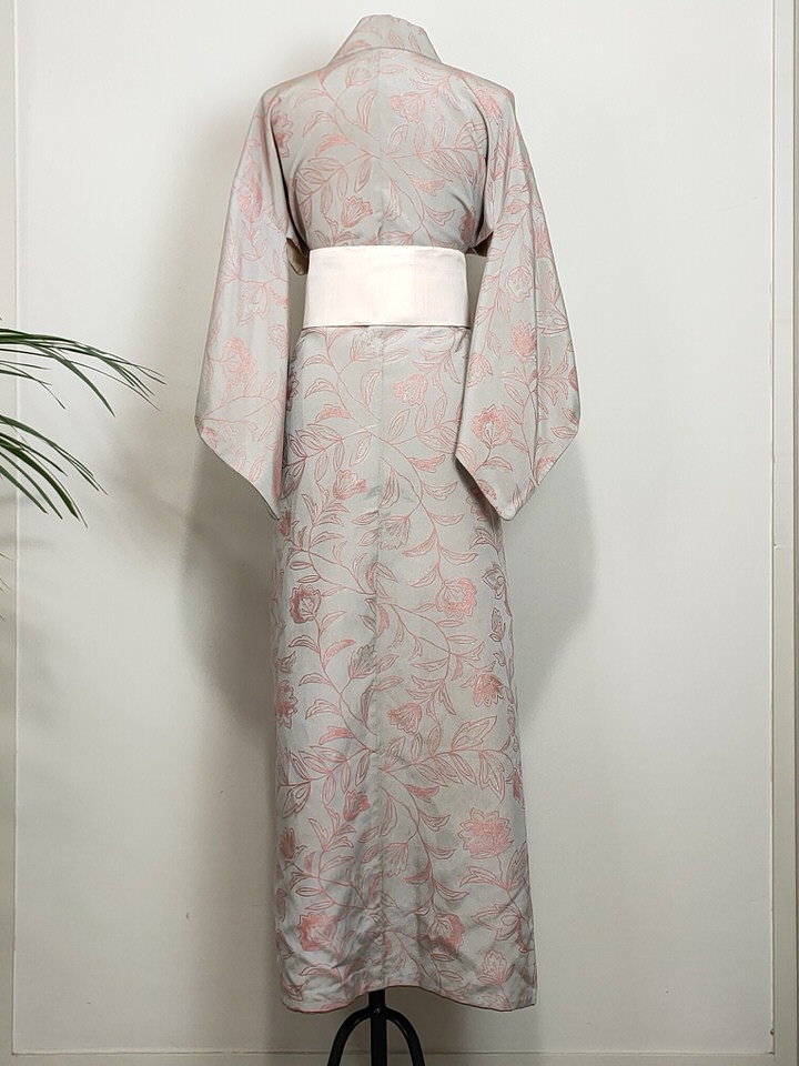 vintage-woman-kimono