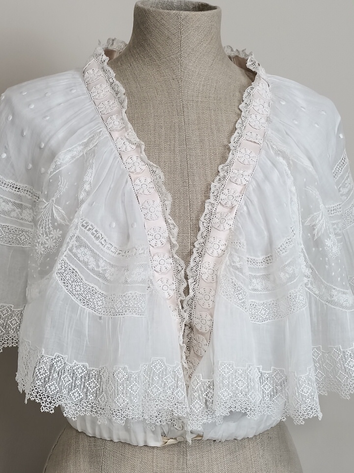 withe-blouse-antique-lace