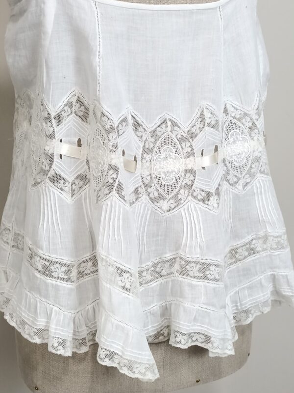 white-top-antique-lace