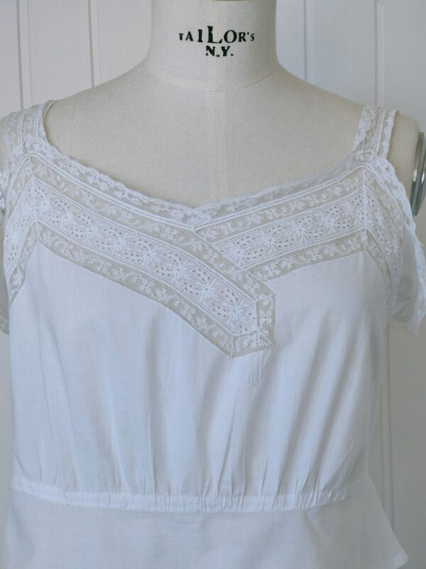 Antique cotton crop top with delicate lace trimming