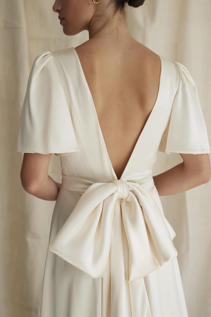 detalle-lazo-vestido-saten-2 Vestido de novia vintage con encaje bordado