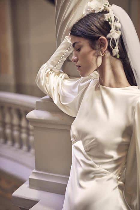 vestido-novia-vintage-saten-dejavu Vintage wedding dress with buttons Larca