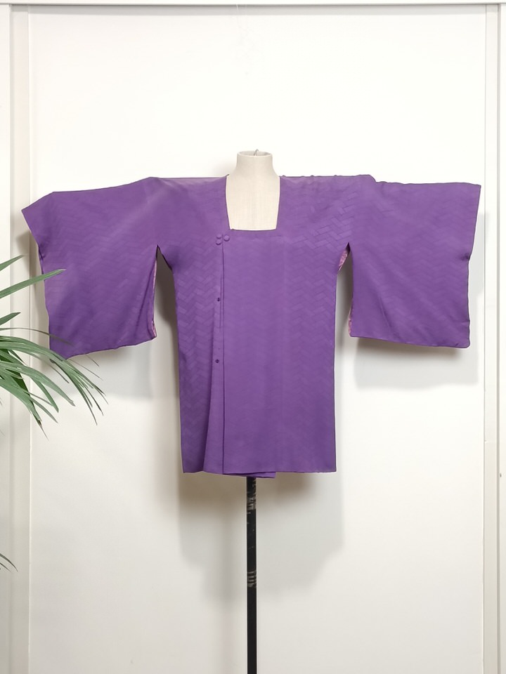 vintage-woman-short-kimono