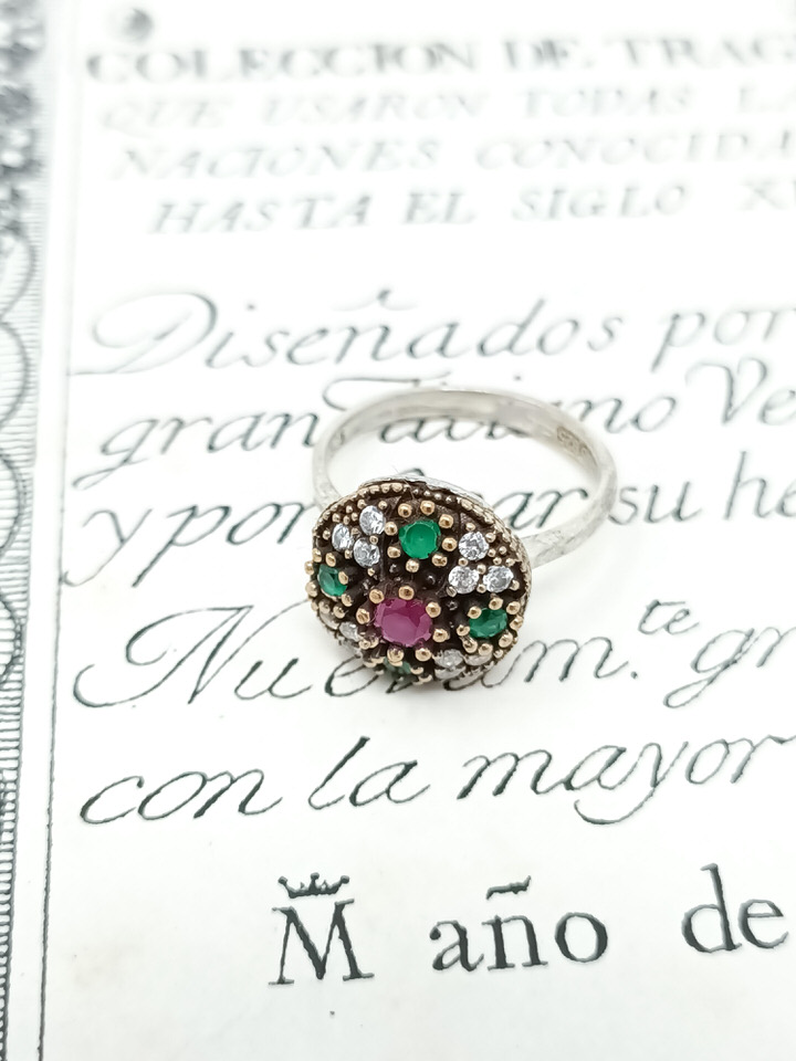 anillo-estilo-antiguo-esmeralda-rubi