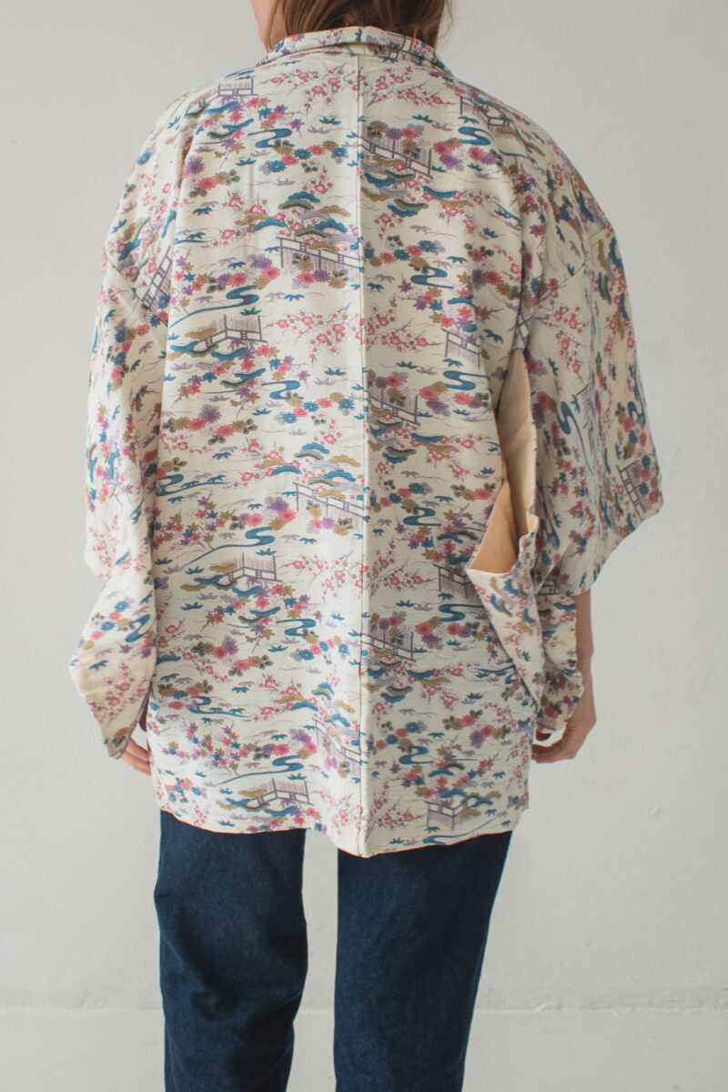 Kimono-corto-estampado-beige