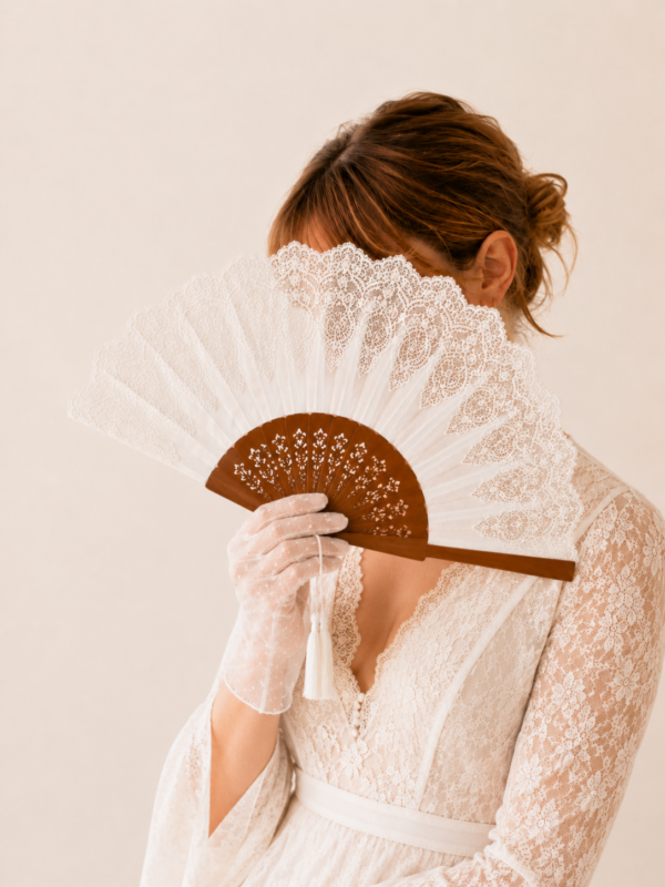 Abanico de Novia en Madera y Encaje Bordado