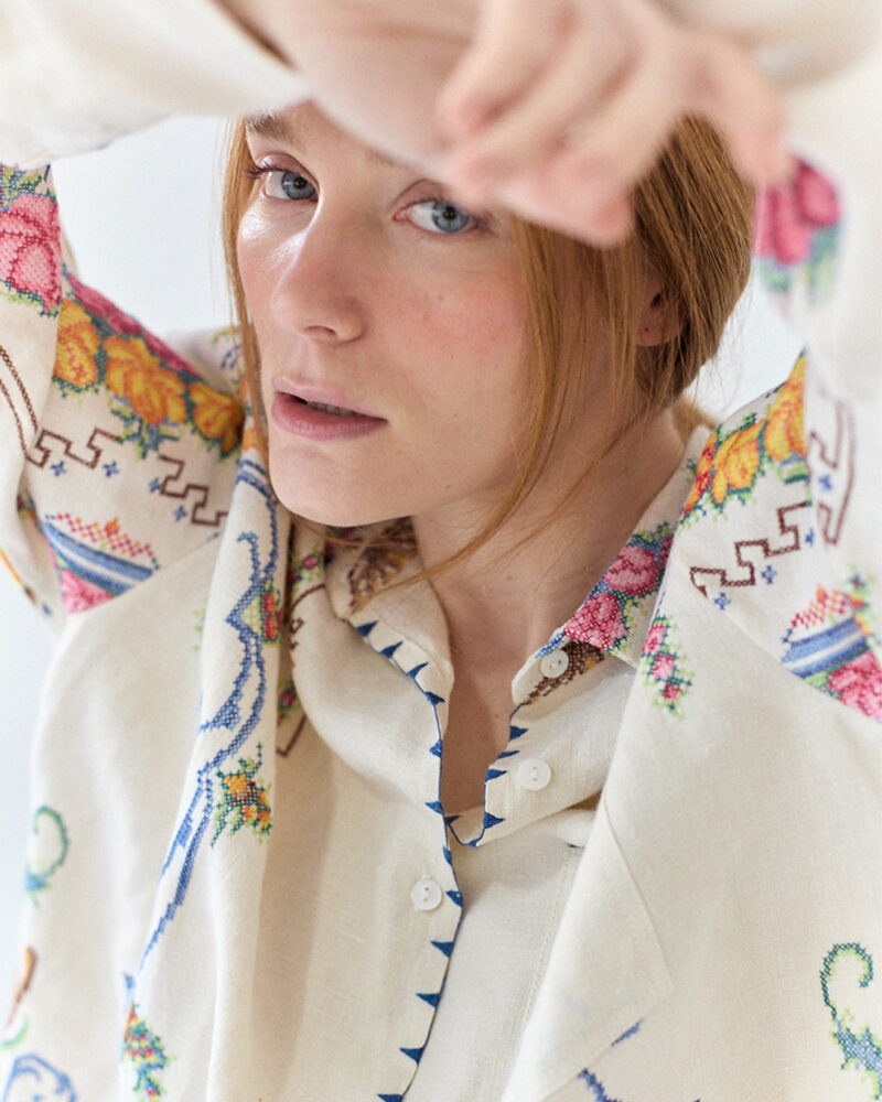 Camisa bordada color reworked