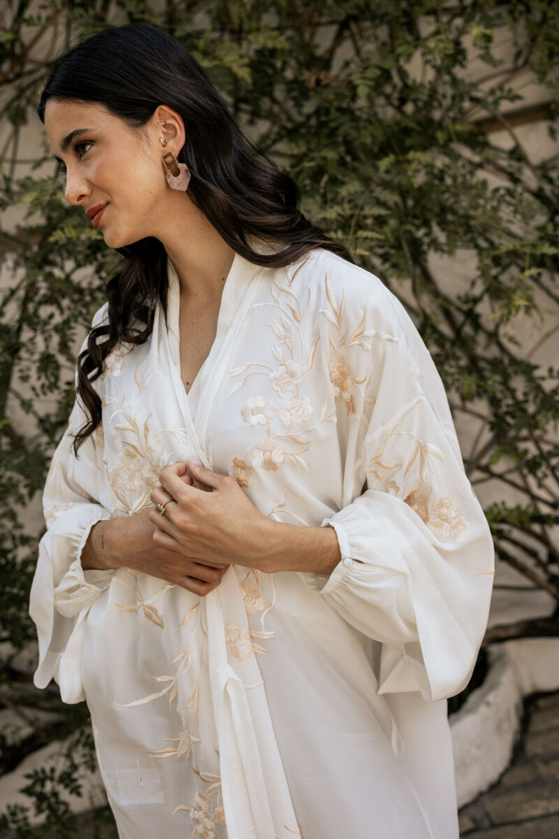 bata de novia bordada kimono