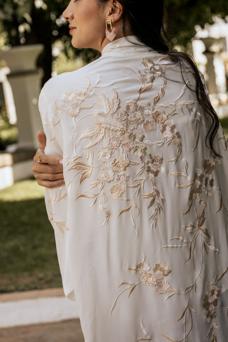 bata de novia bordada kimono