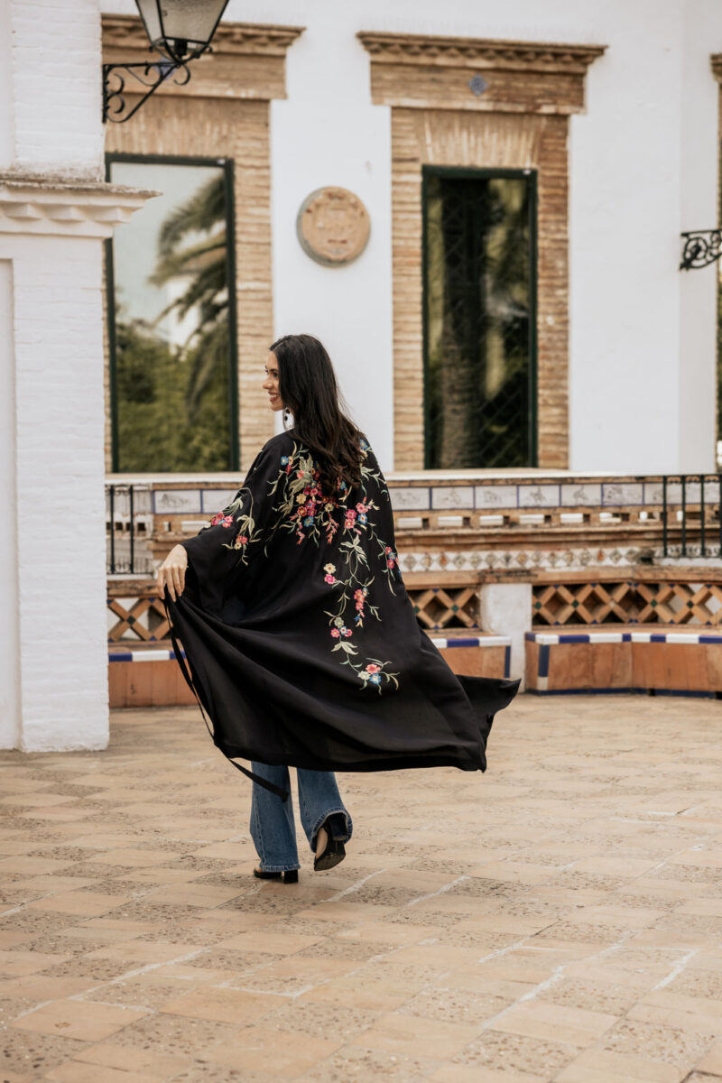 kimono-seda-bordado-negro