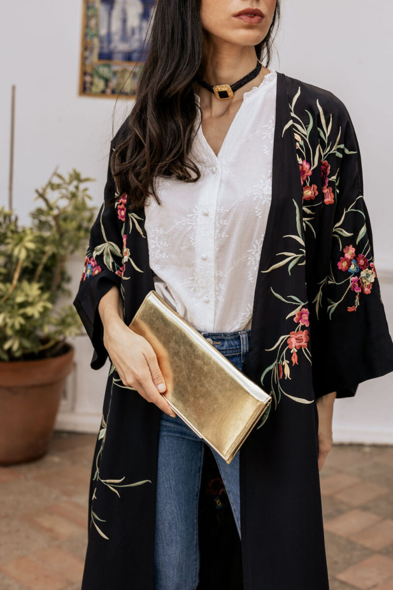 kimono-seda-bordado-negro