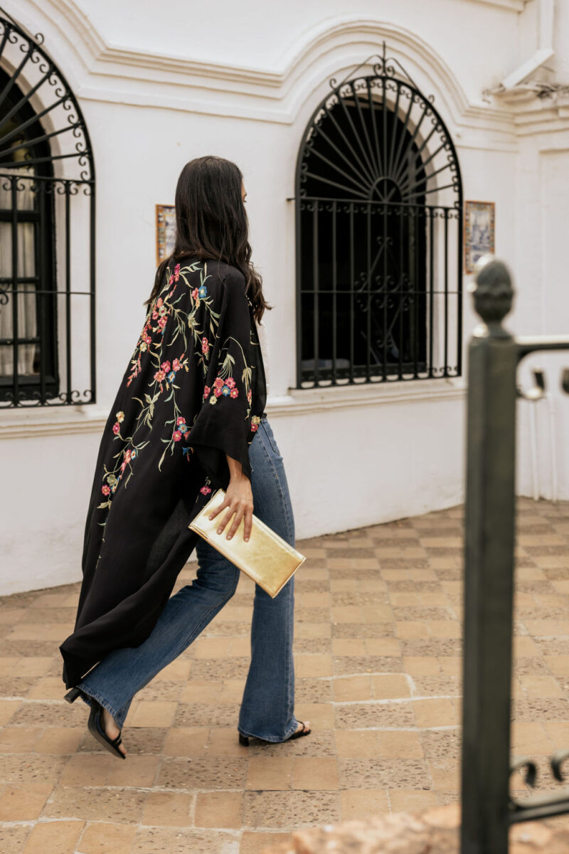 kimono-seda-bordado-negro