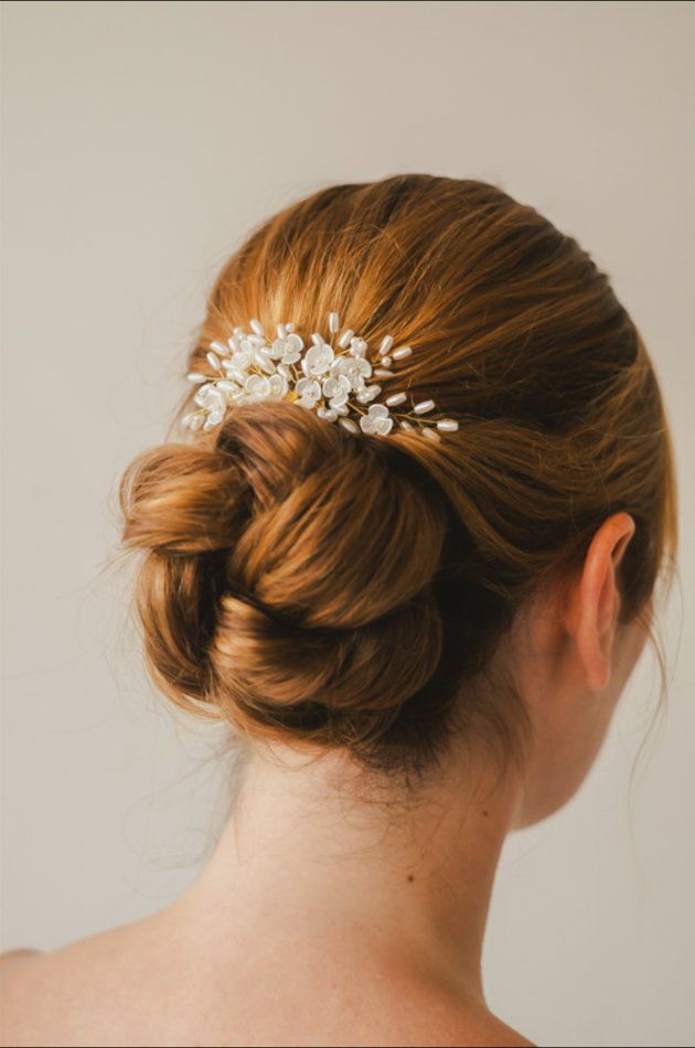 peinenta para novia dorada y perlas