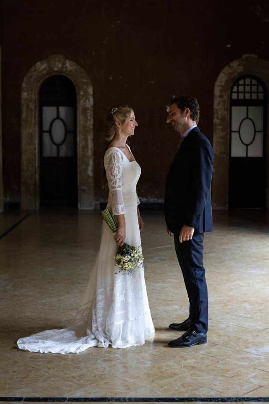 Vestido-de-novia-elegante-conencaje-Barcelona