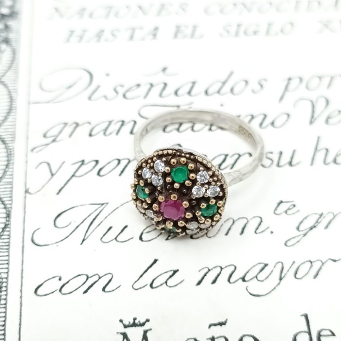 anillo-estilo-antiguo-esmeralda-rubi