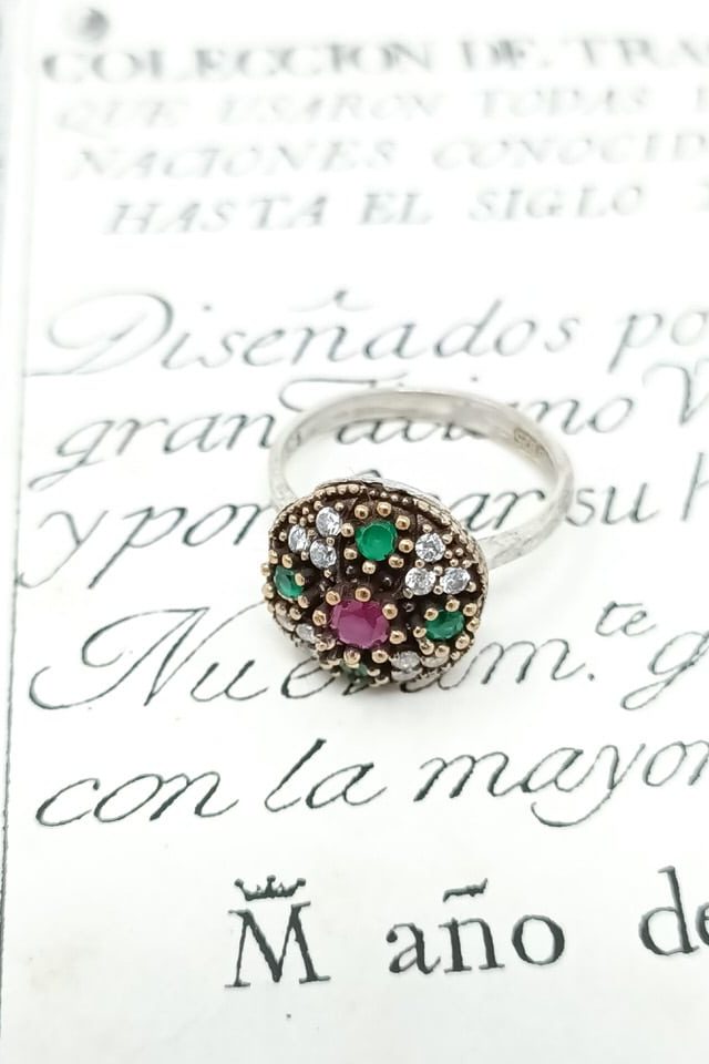 anillo-estilo-antiguo-esmeralda-rubi