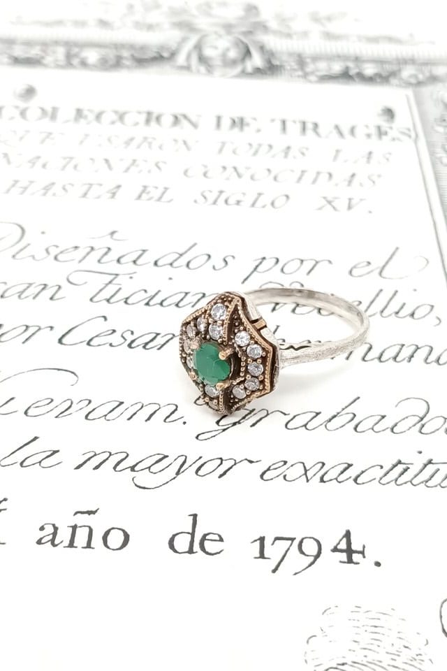 Art deco style ring