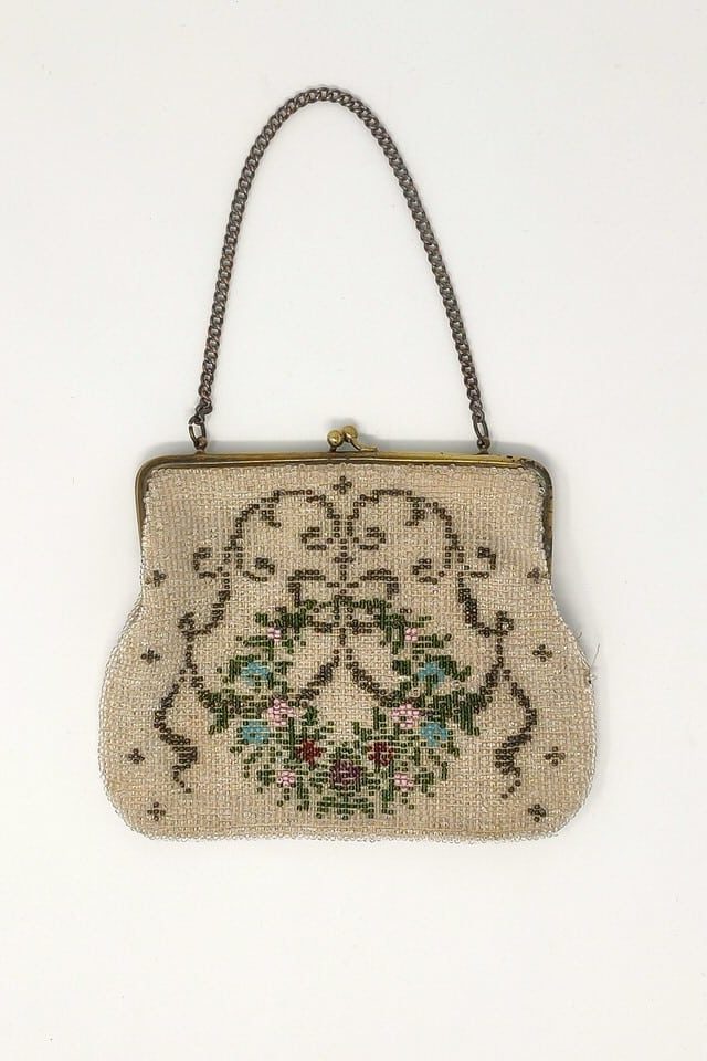 Delicate 20s antique beaded purse