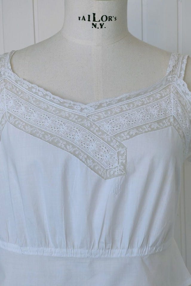 Antique cotton crop top with delicate lace trimming