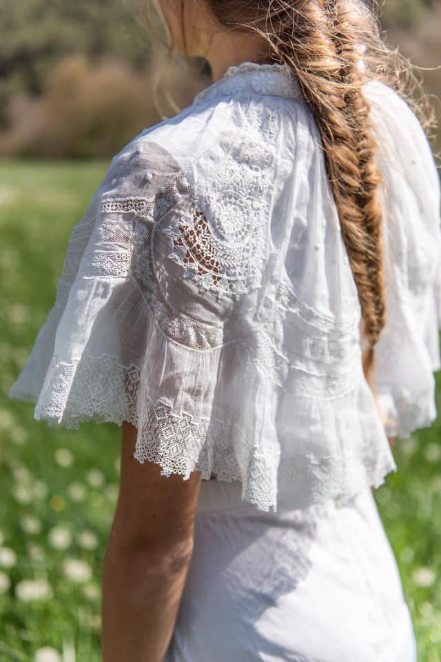 withe-blouse-antique-lace