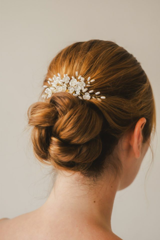 peinenta para novia dorada y perlas