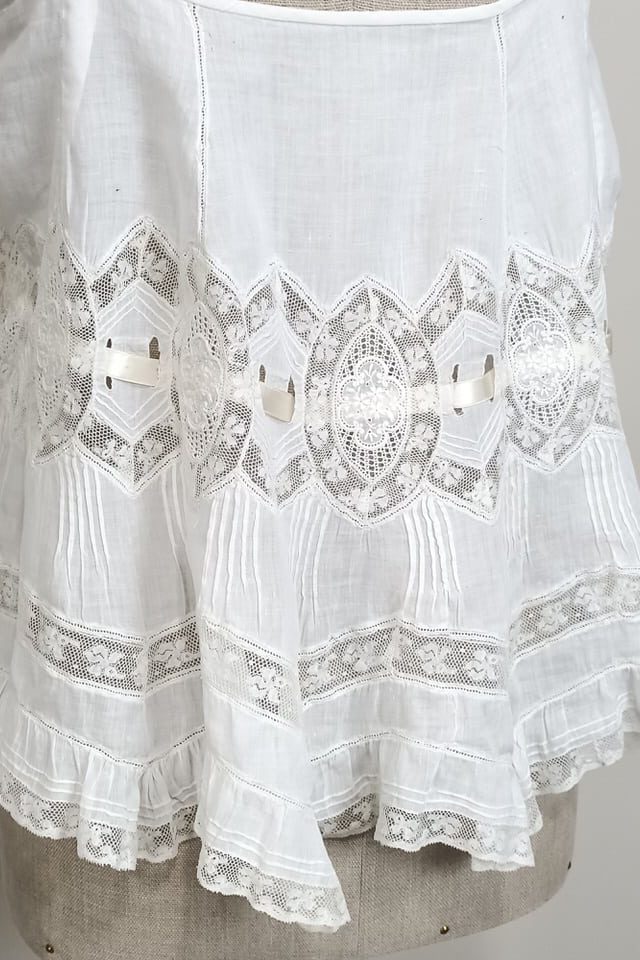 white-top-antique-lace