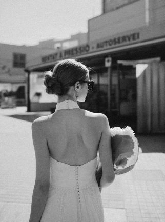 Vestido con cuello halter espalda novia